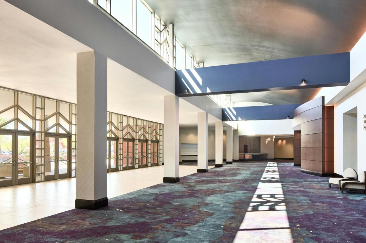 | Renaissance Phoenix Glendale Hotel & Spa