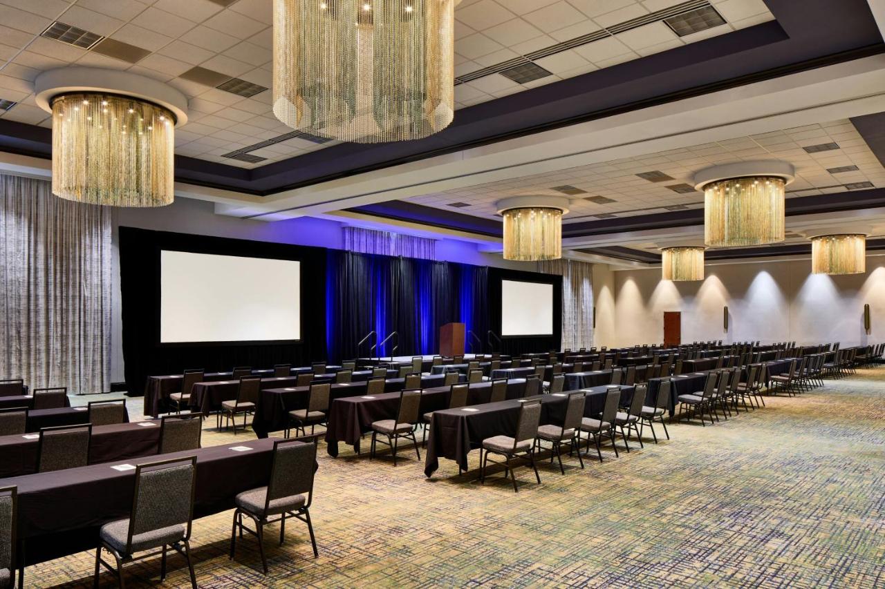 | Renaissance Phoenix Glendale Hotel & Spa
