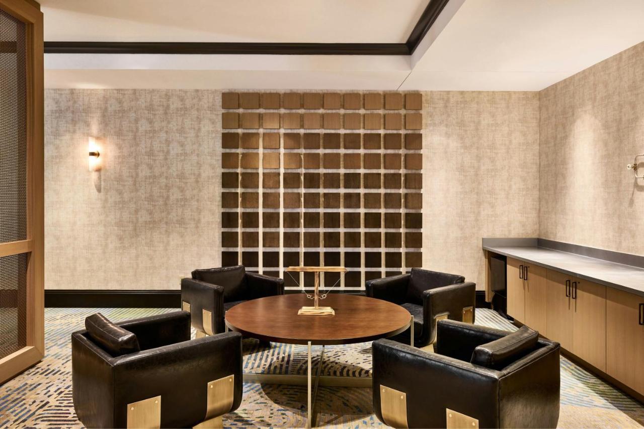 | Renaissance Phoenix Glendale Hotel & Spa