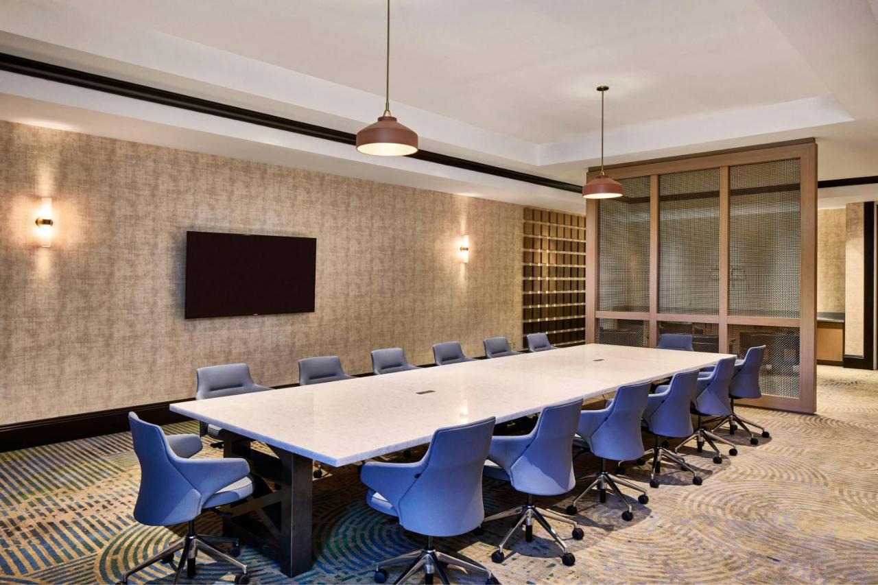 | Renaissance Phoenix Glendale Hotel & Spa
