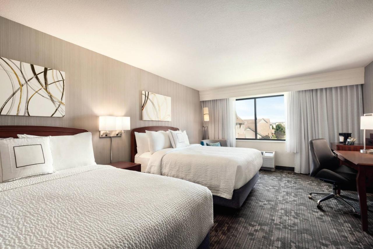 Queen Room with 2 Queen Beds at Courtyard by Marriott Salinas Monterey