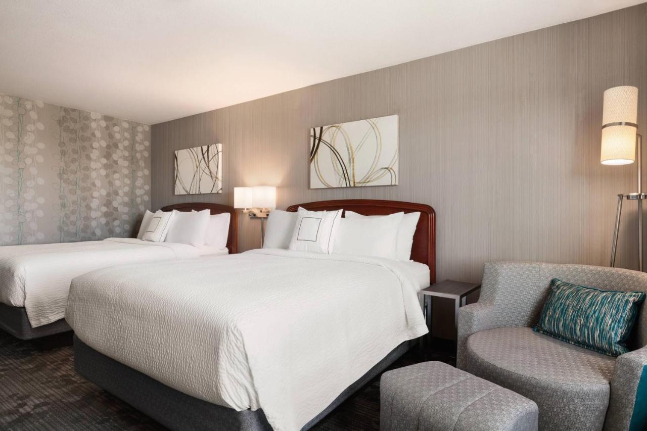 Queen Room with 2 Queen Beds at Courtyard by Marriott Salinas Monterey