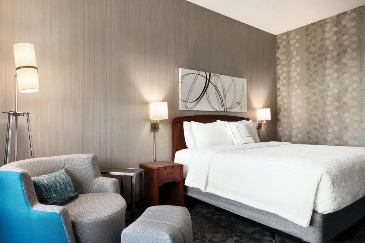 King Room at Courtyard by Marriott Salinas Monterey