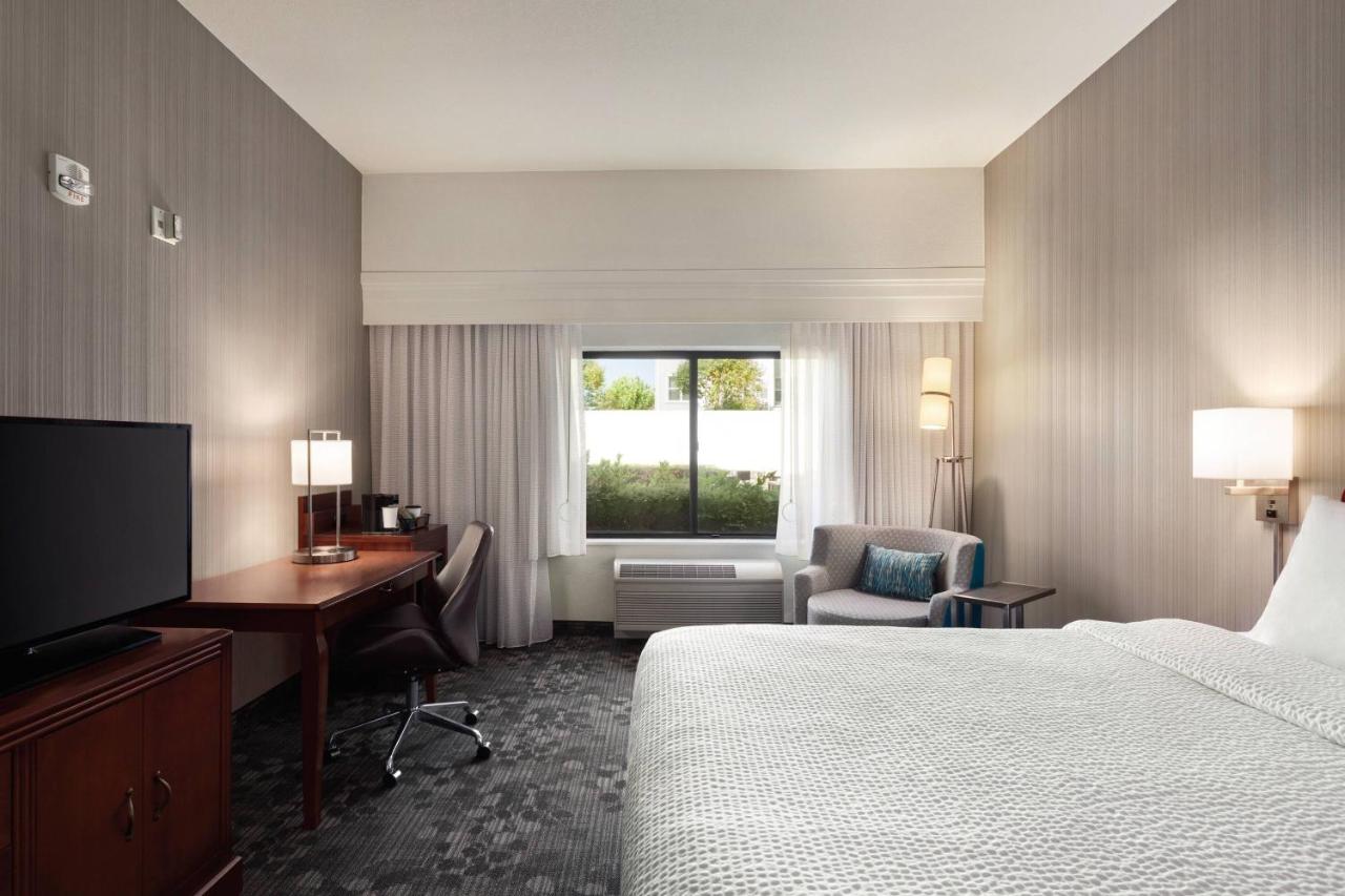 King Room at Courtyard by Marriott Salinas Monterey