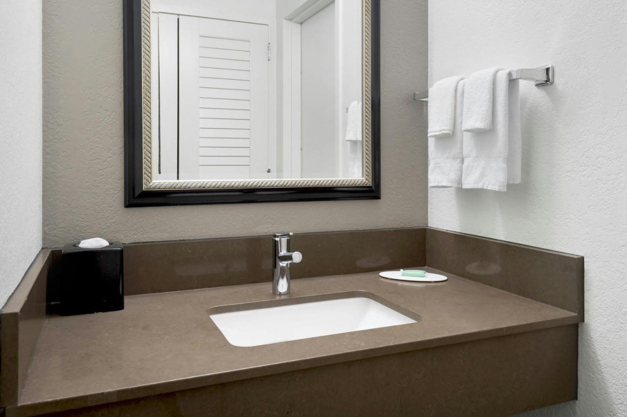 | Courtyard Philadelphia Valley Forge/King of Prussia