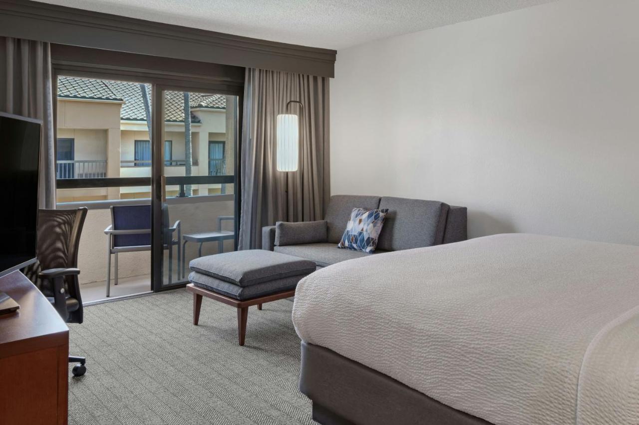 King Room at Courtyard by Marriott Anaheim Buena Park