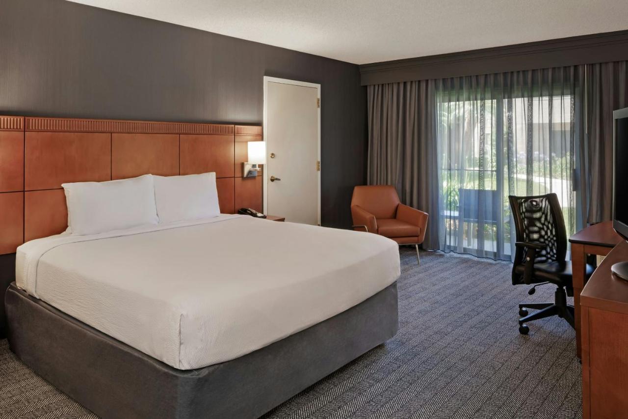 King Room at Courtyard by Marriott Anaheim Buena Park