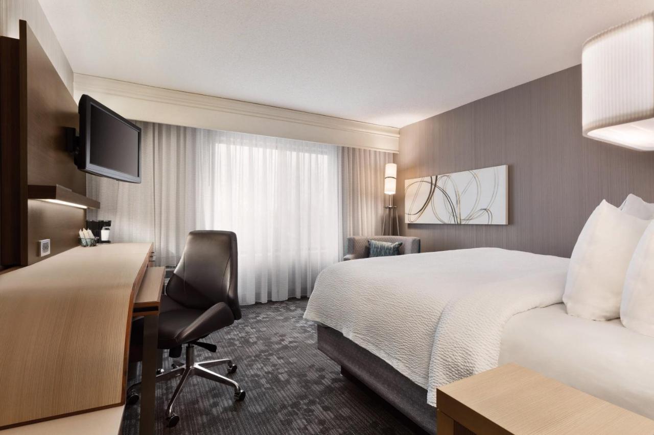 King Room with Sofa Bed - Non-Smoking at Courtyard by Marriott Topeka