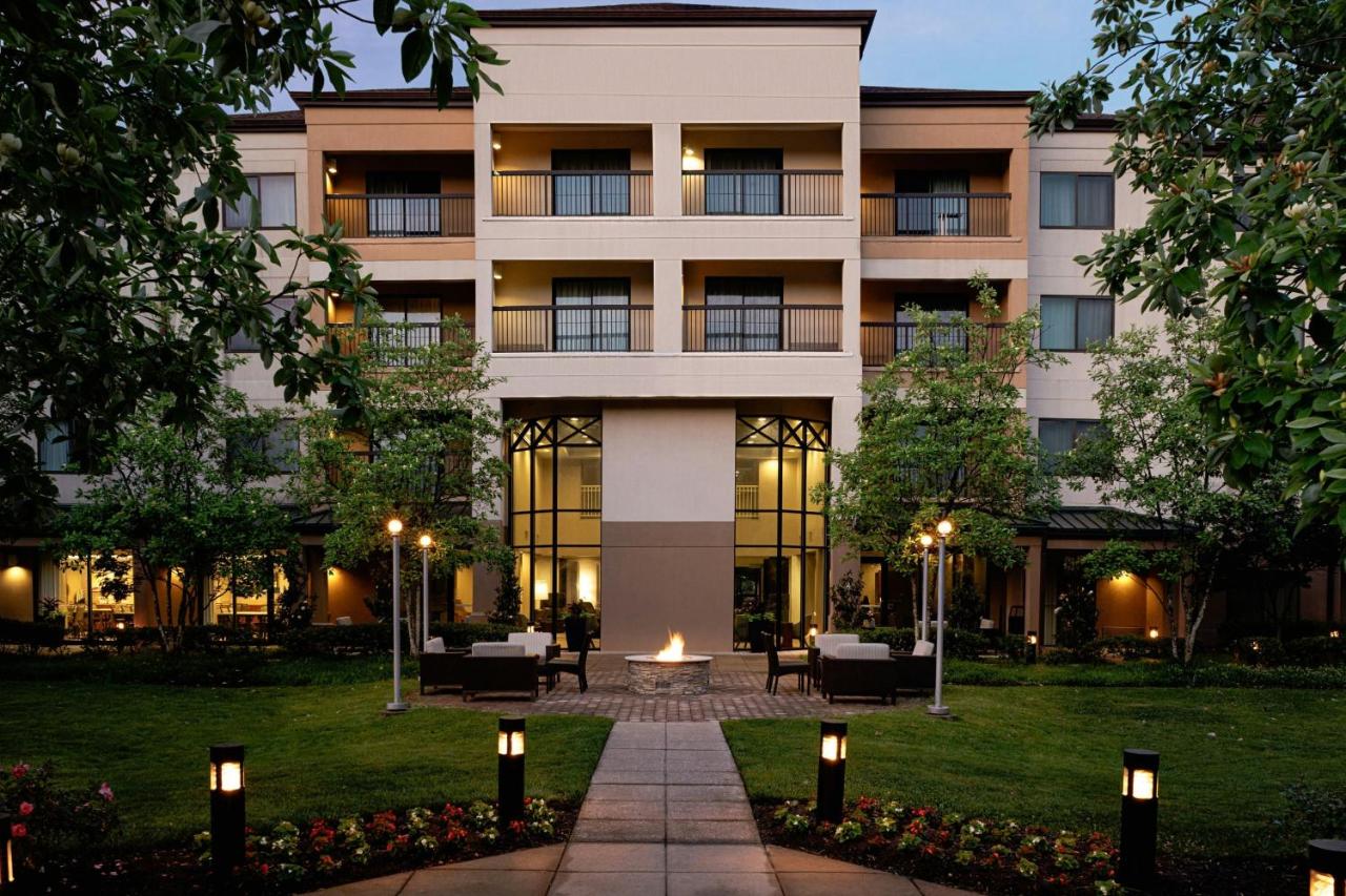 | Courtyard by Marriott Springfield