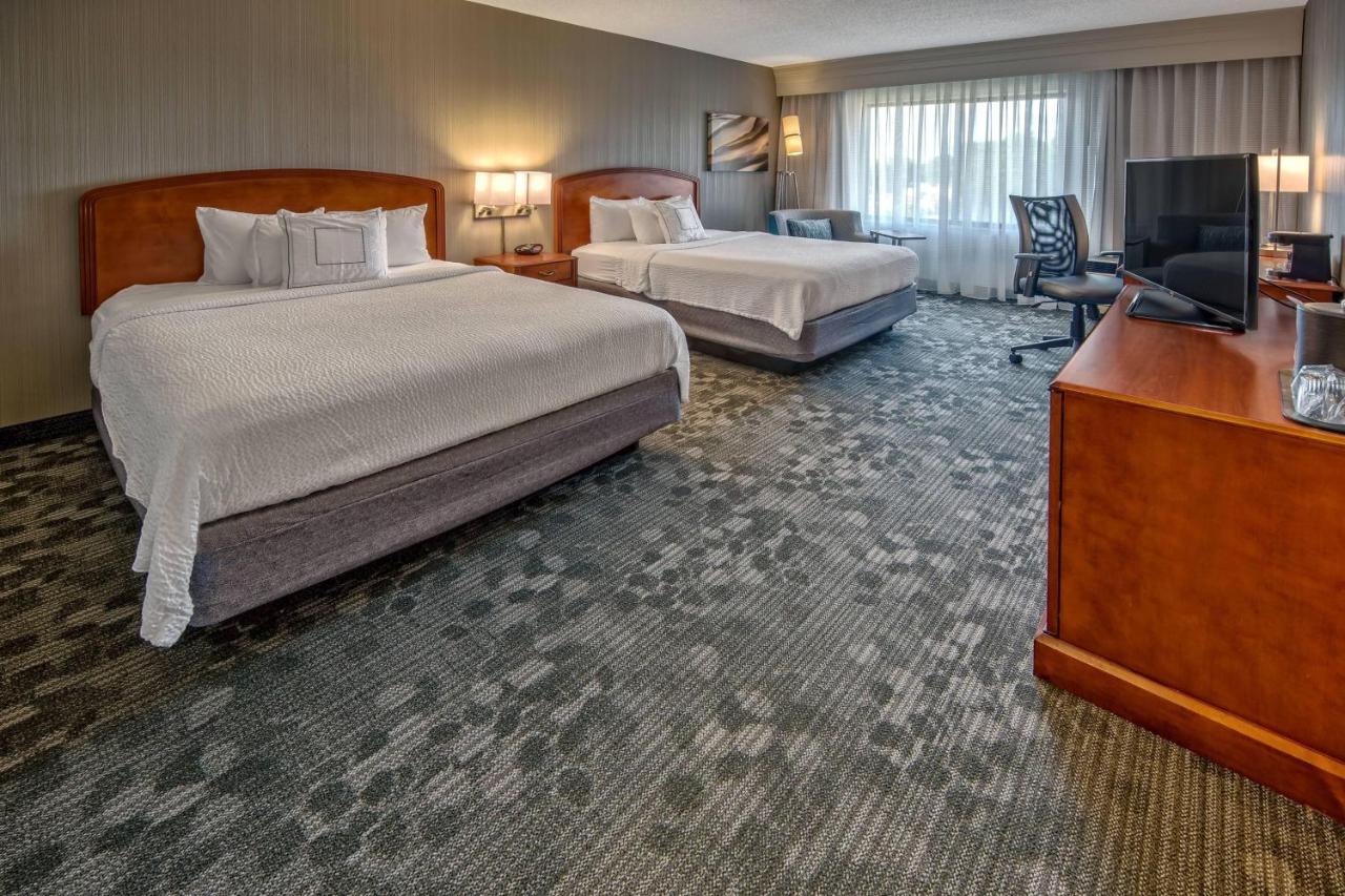 Queen Room with Two Queen Beds at Courtyard by Marriott Springfield