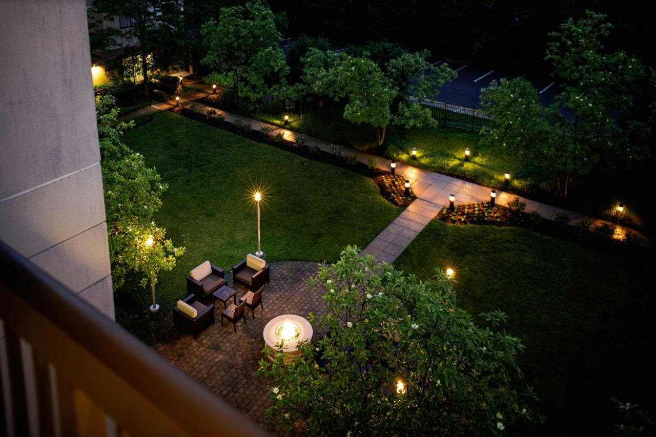 | Courtyard by Marriott Springfield