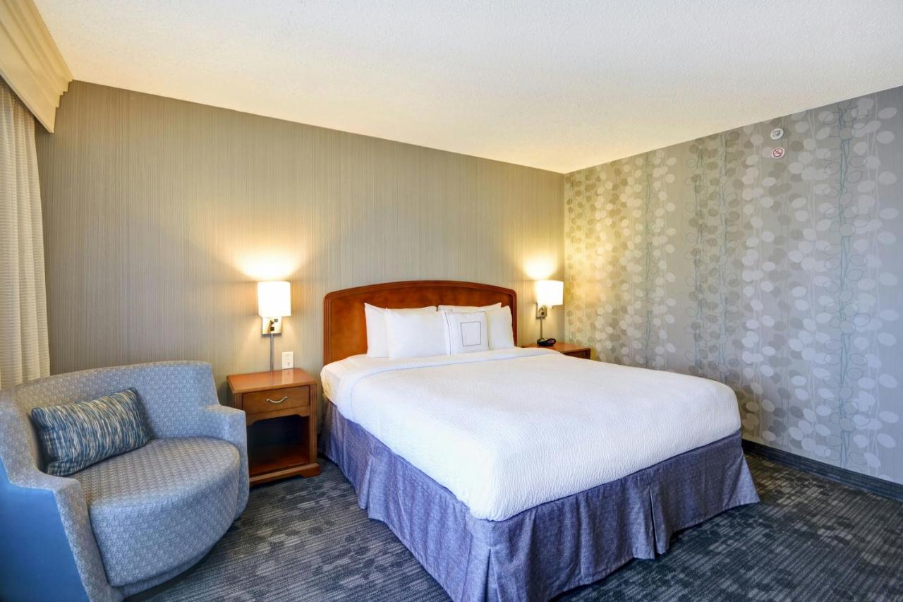 | Courtyard by Marriott Springfield