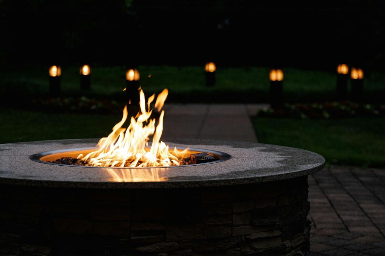 | Courtyard by Marriott Springfield