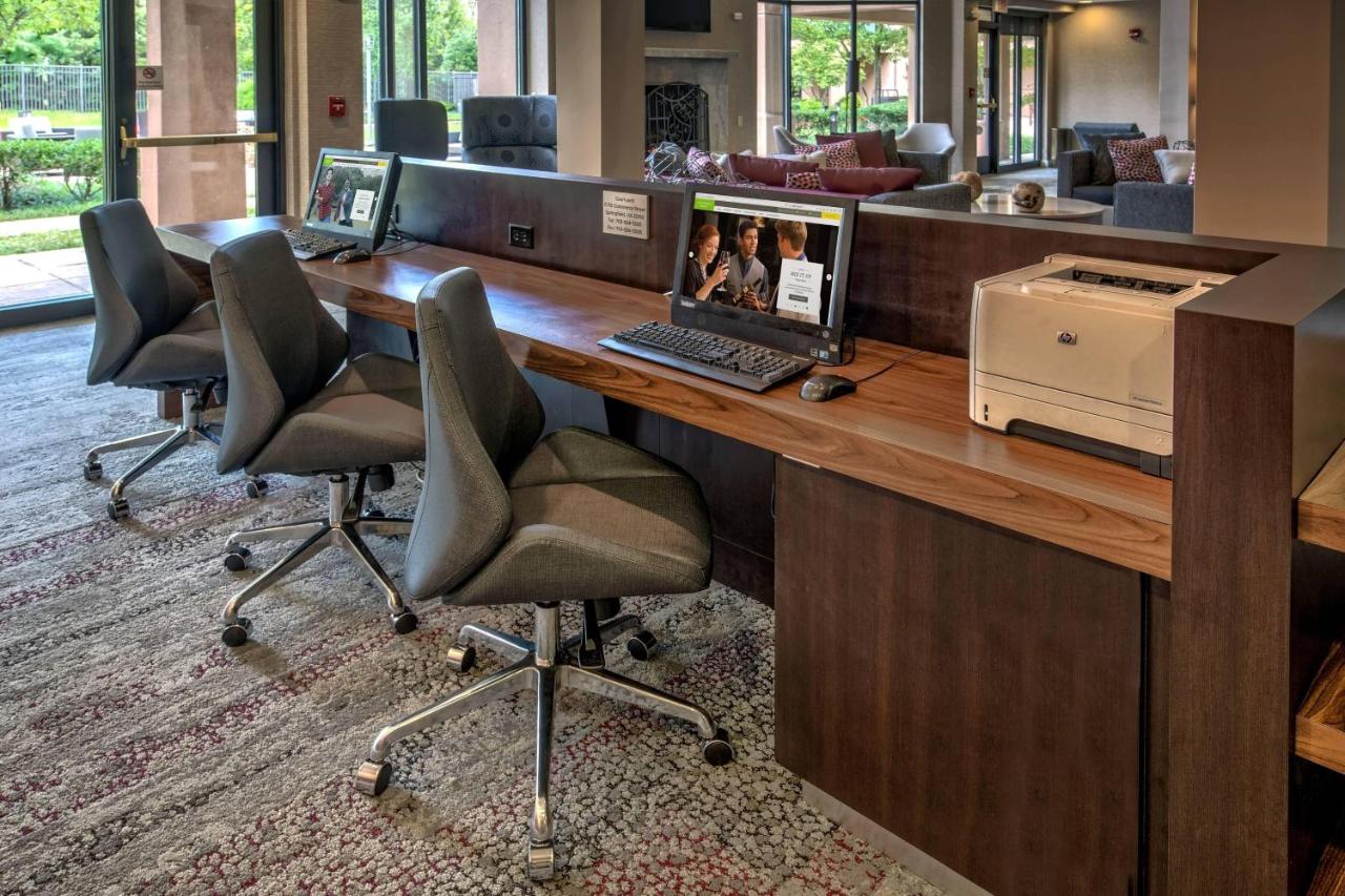 | Courtyard by Marriott Springfield