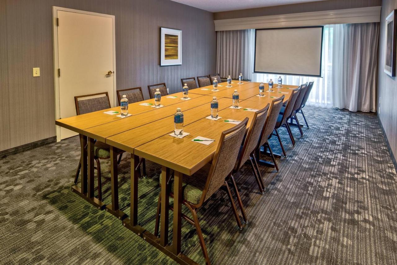 | Courtyard by Marriott Springfield