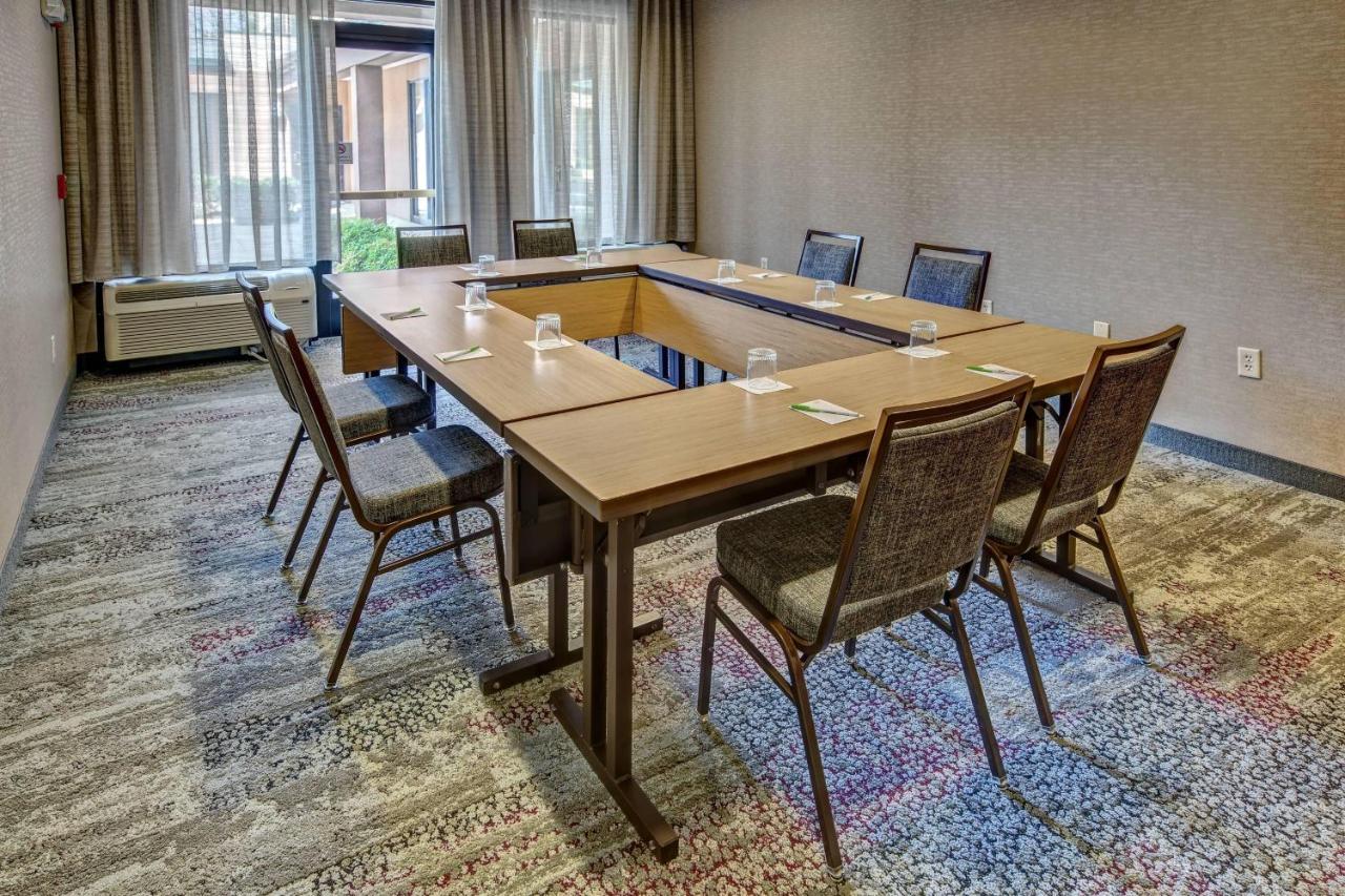 | Courtyard by Marriott Springfield