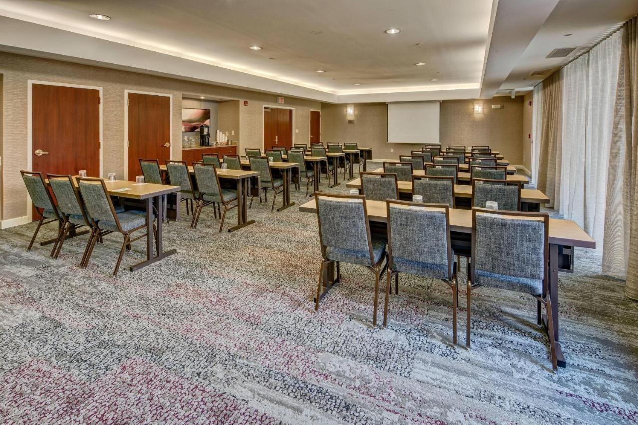 | Courtyard by Marriott Springfield