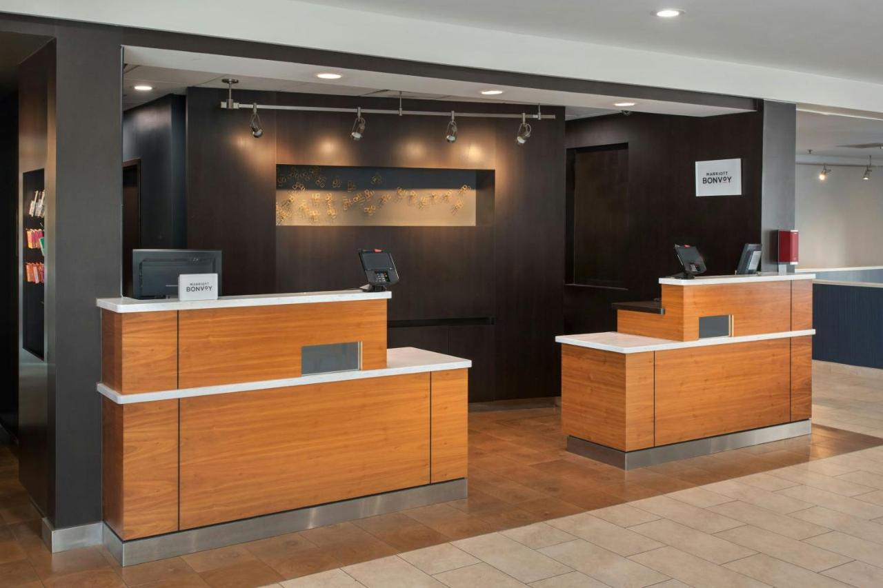 | Courtyard by Marriott New Carrollton