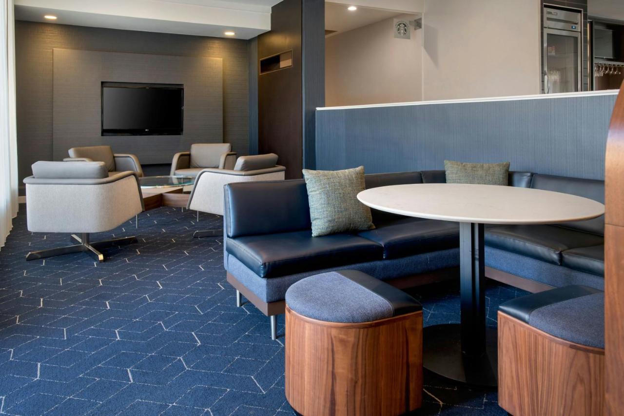 | Courtyard by Marriott New Carrollton