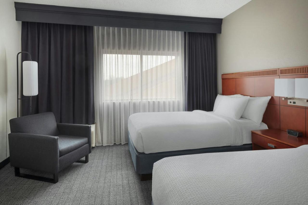 | Courtyard by Marriott New Carrollton