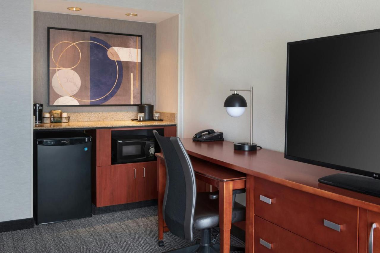 | Courtyard by Marriott New Carrollton