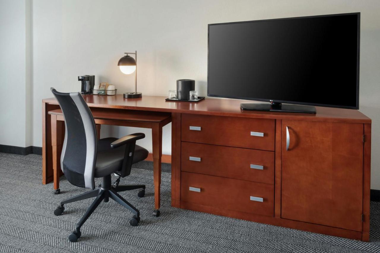 | Courtyard by Marriott New Carrollton