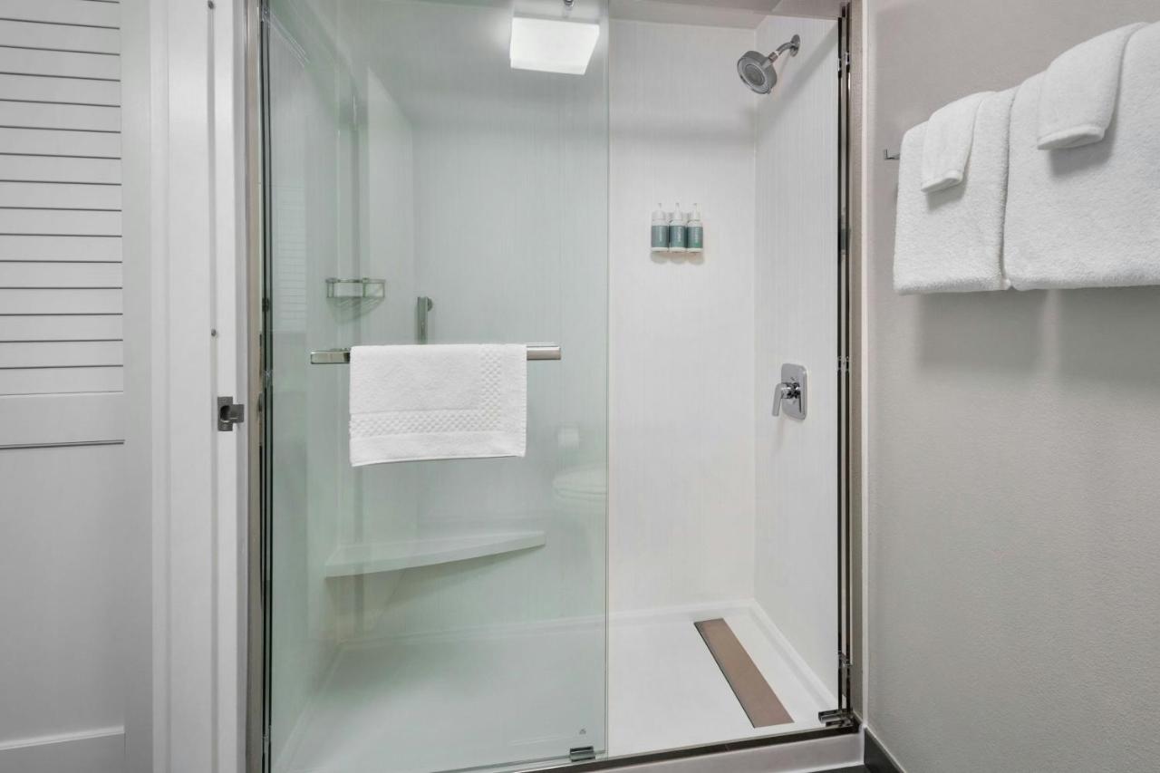 | Courtyard by Marriott New Carrollton