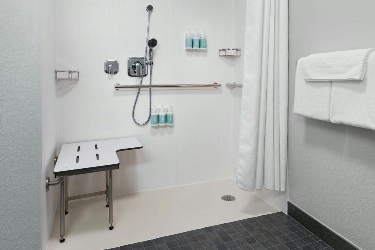 | Courtyard by Marriott New Carrollton