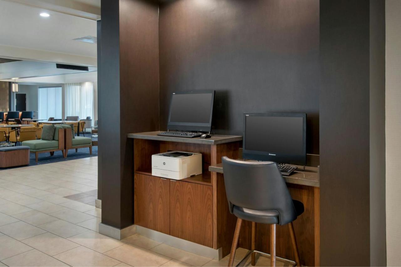 | Courtyard by Marriott New Carrollton