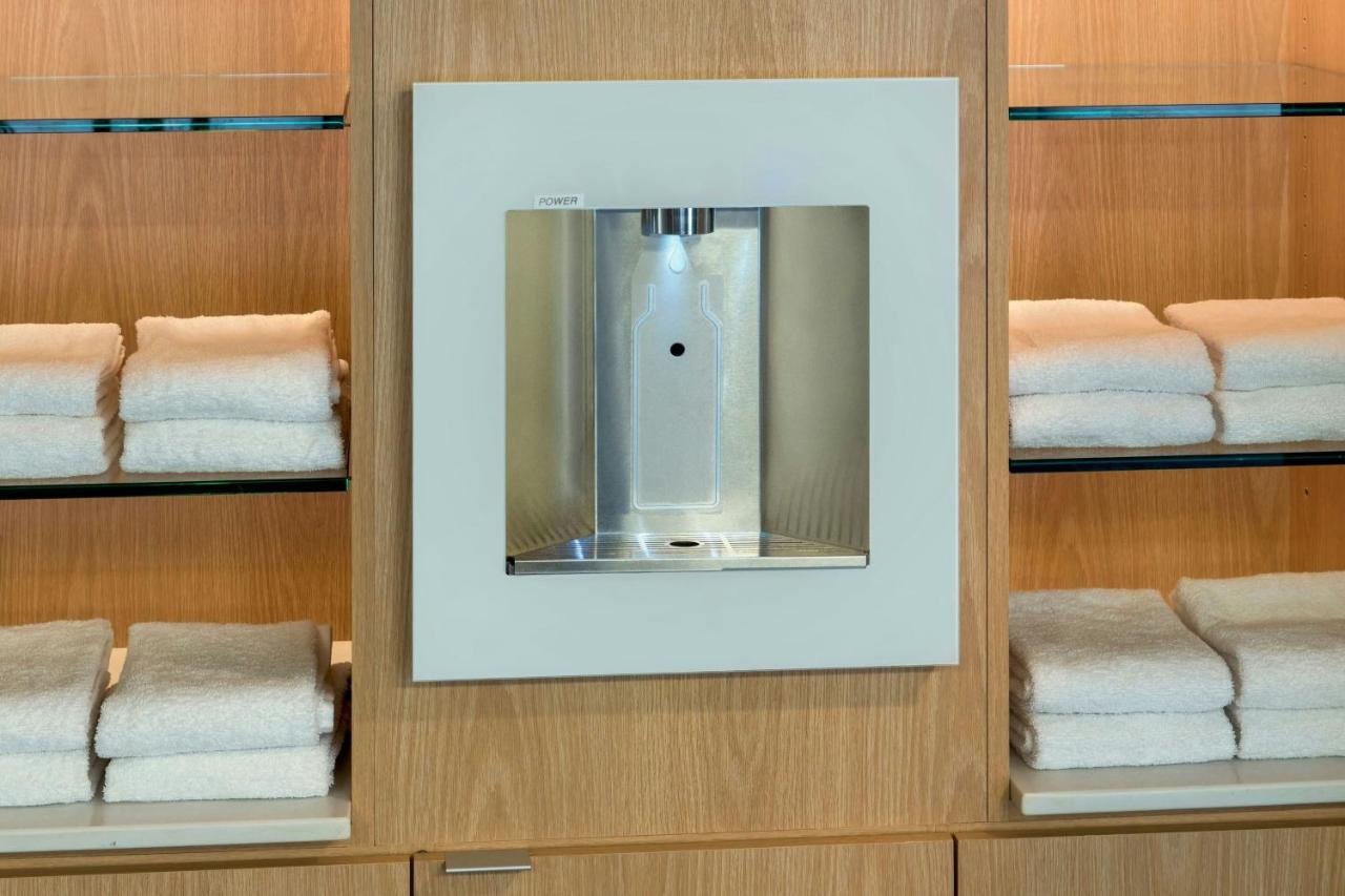 | Courtyard by Marriott New Carrollton