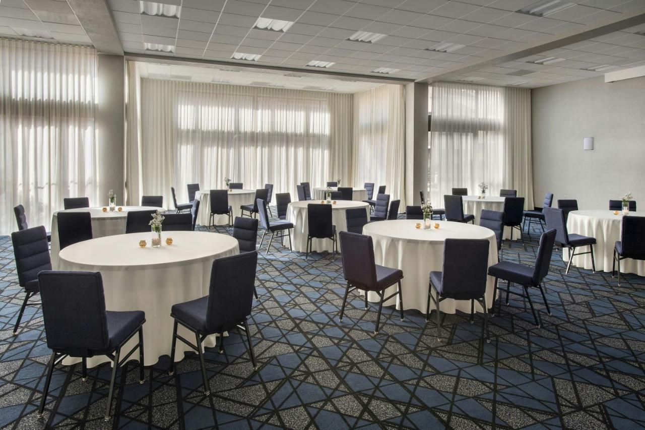 | Courtyard by Marriott New Carrollton