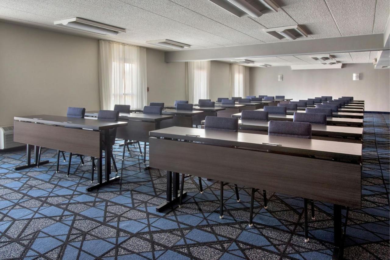 | Courtyard by Marriott New Carrollton