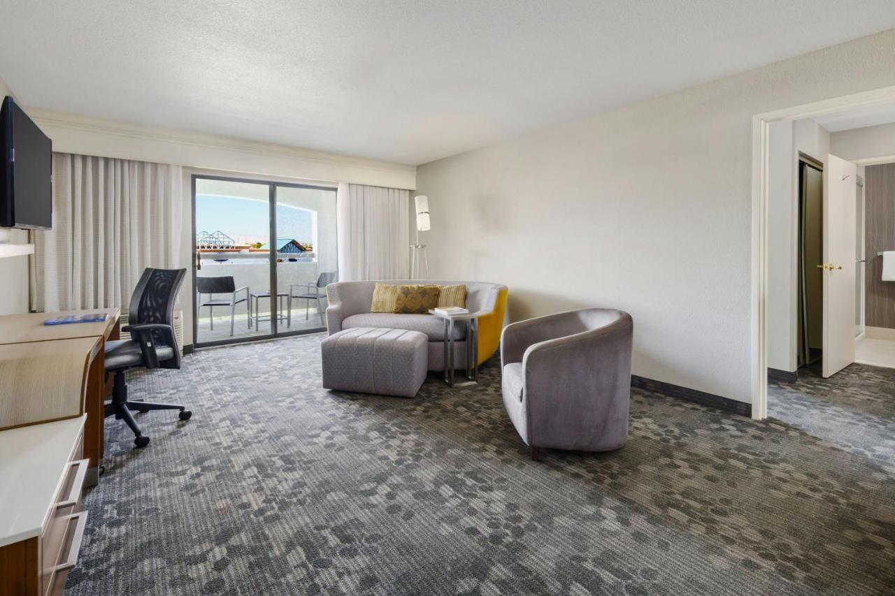 | Courtyard by Marriott Palmdale