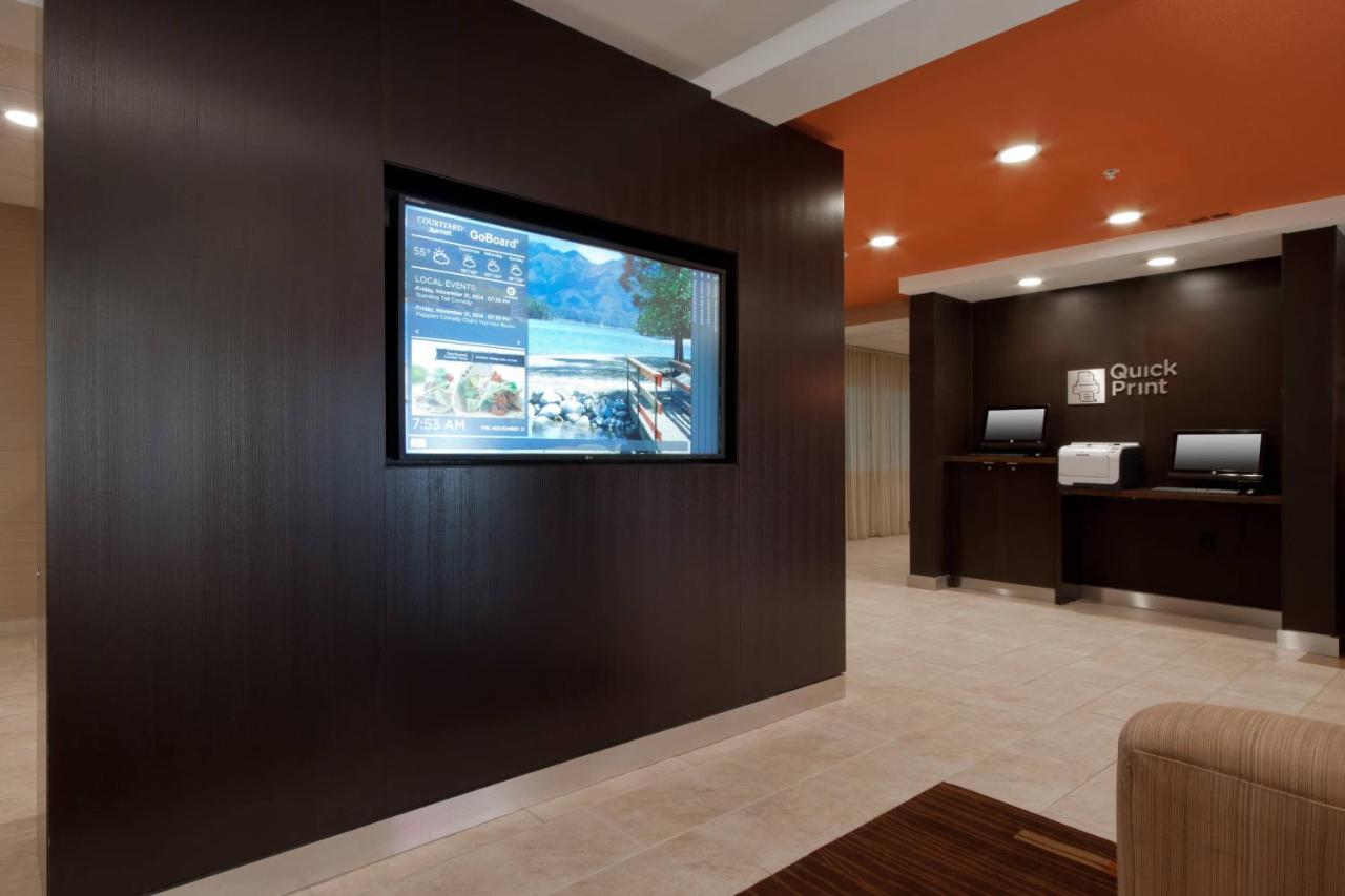 | Courtyard by Marriott Palmdale
