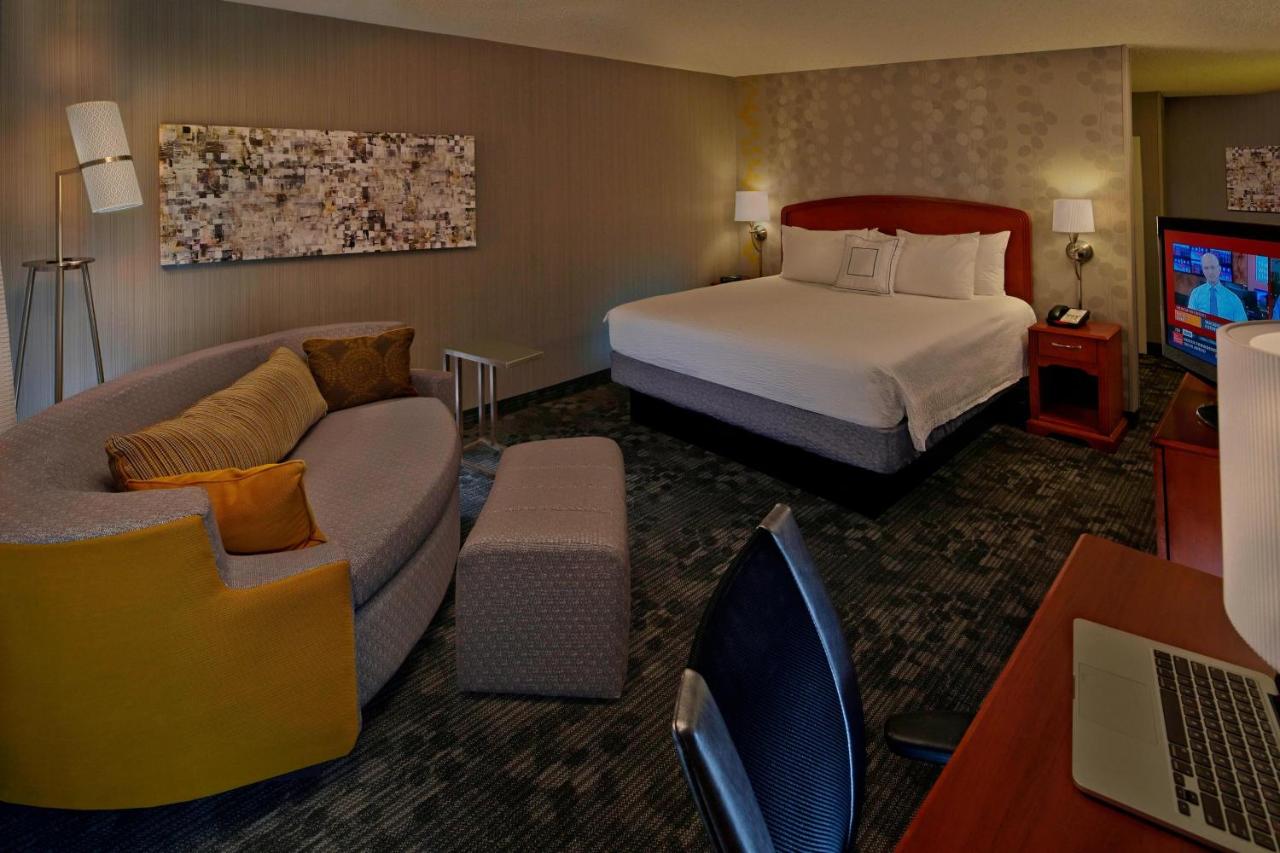 | Courtyard Providence Warwick