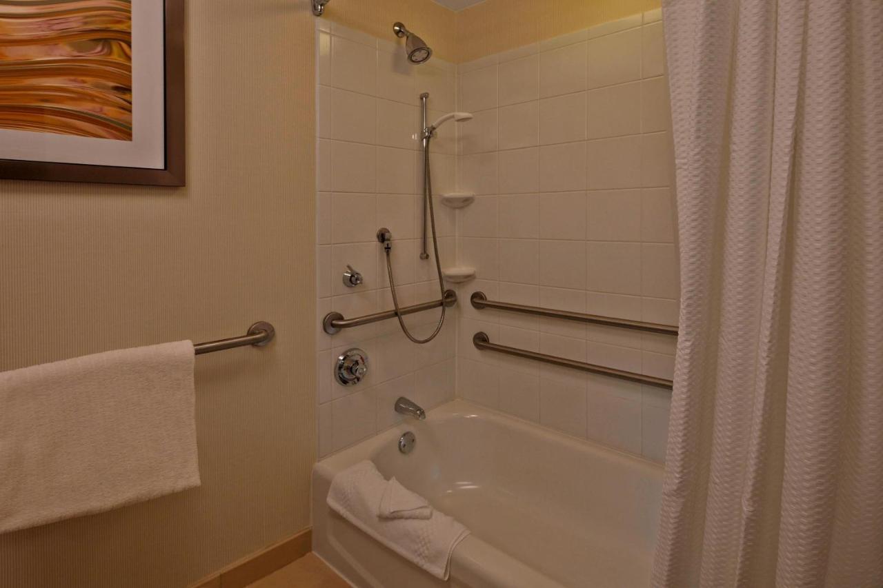 | Courtyard Providence Warwick