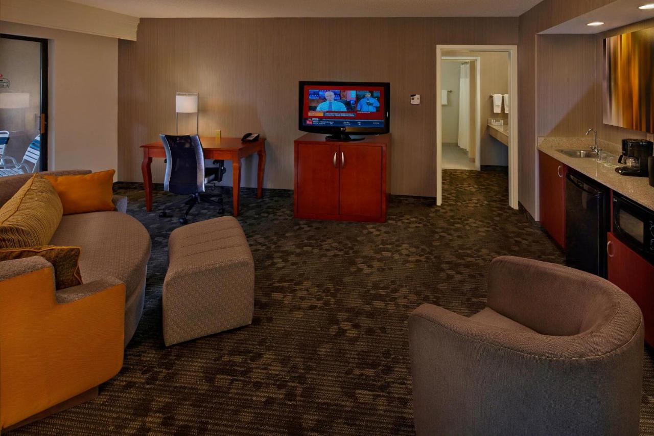 | Courtyard Providence Warwick