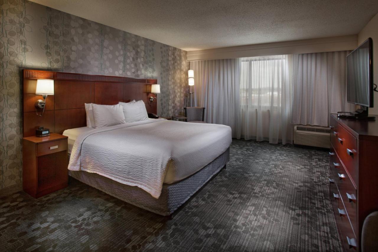 One-Bedroom King Suite with Courtyard View at Courtyard by Marriott Fayetteville