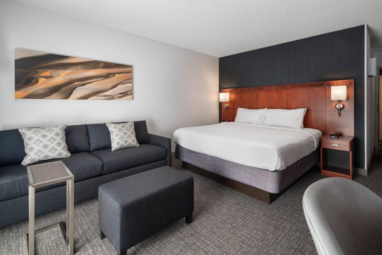 King Room with Sofa Bed at Courtyard by Marriott Pleasanton