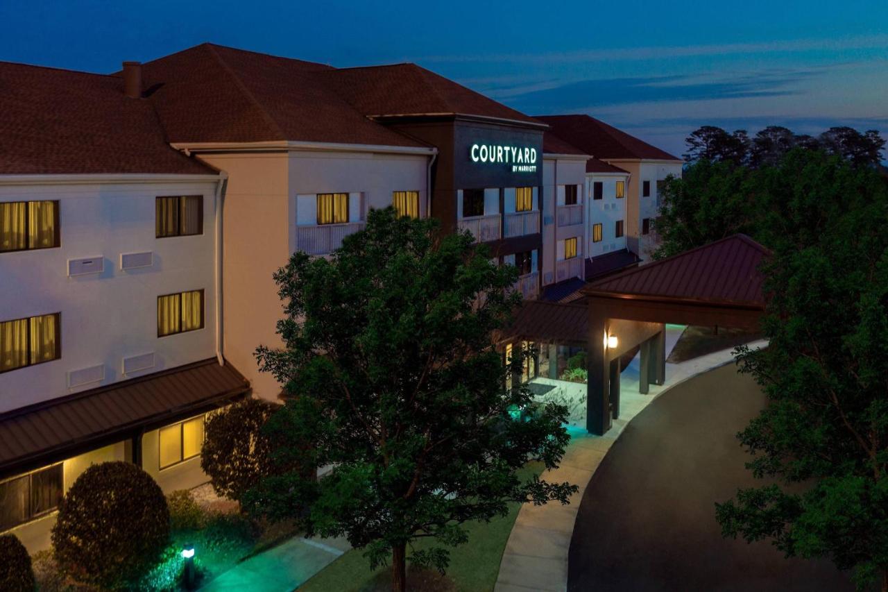 | Courtyard Tallahassee North/I-10 Capital Circle