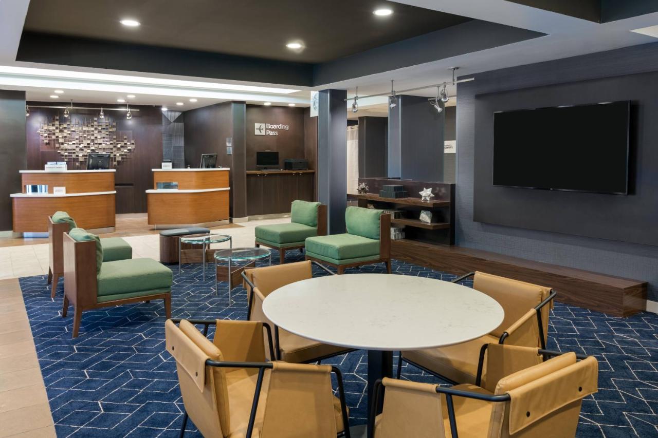 | Courtyard Tallahassee North/I-10 Capital Circle