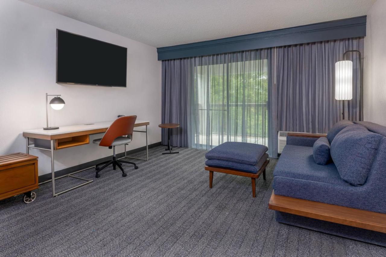 | Courtyard Tallahassee North/I-10 Capital Circle