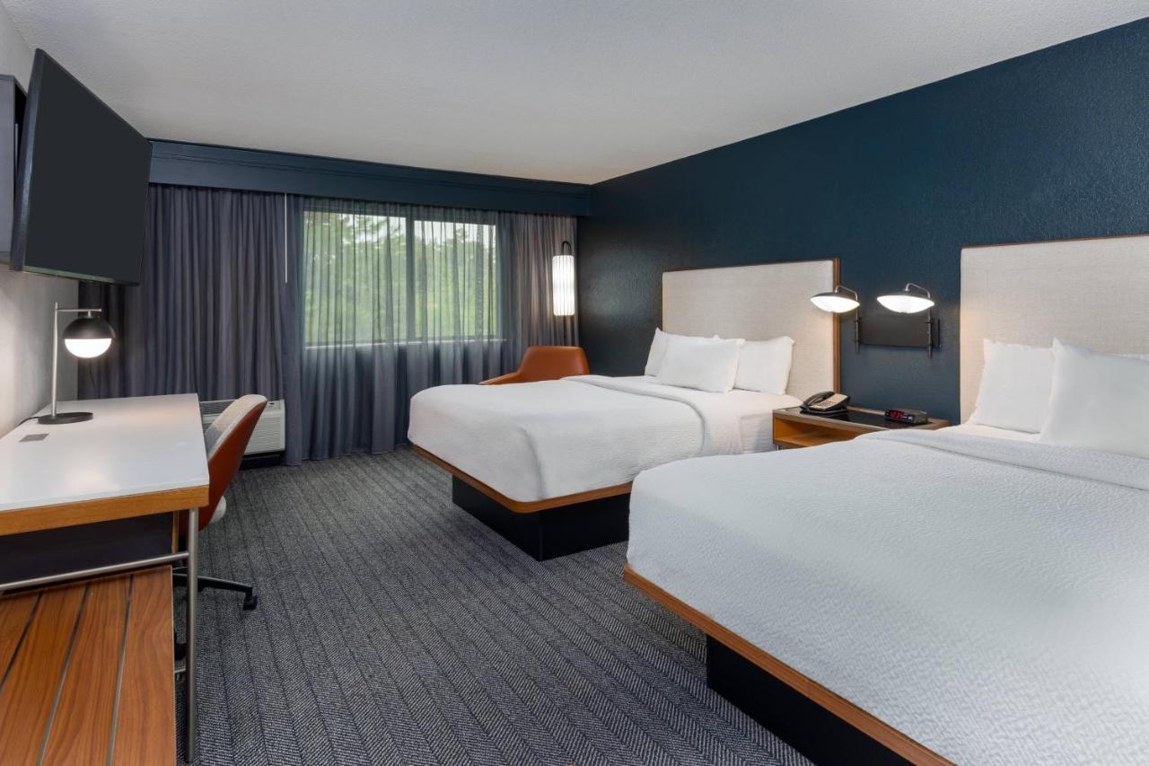 | Courtyard Tallahassee North/I-10 Capital Circle