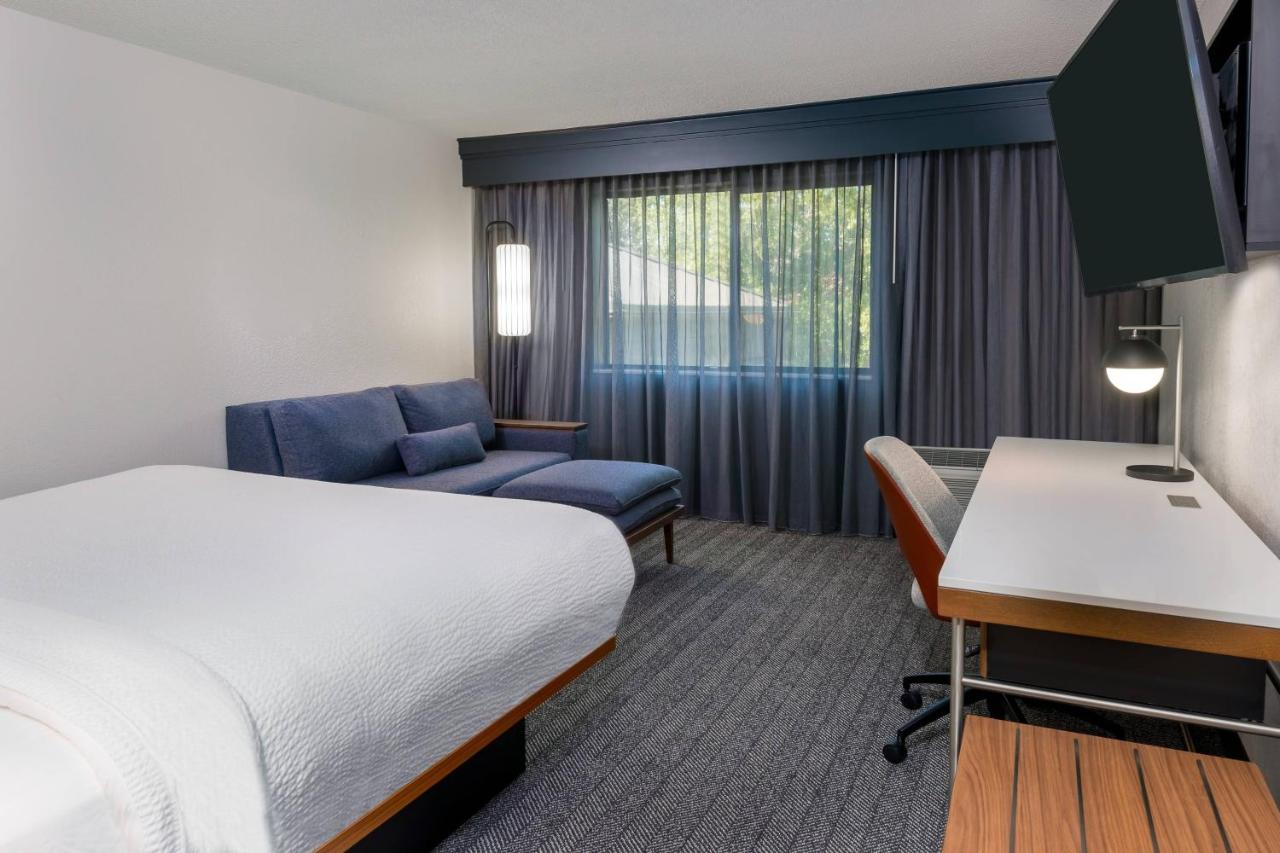 | Courtyard Tallahassee North/I-10 Capital Circle