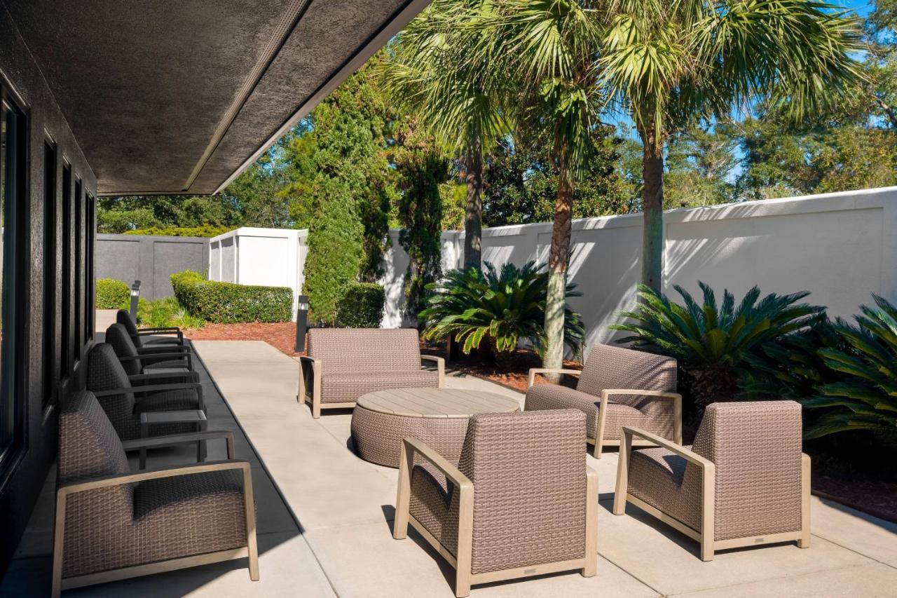 | Courtyard Tallahassee North/I-10 Capital Circle