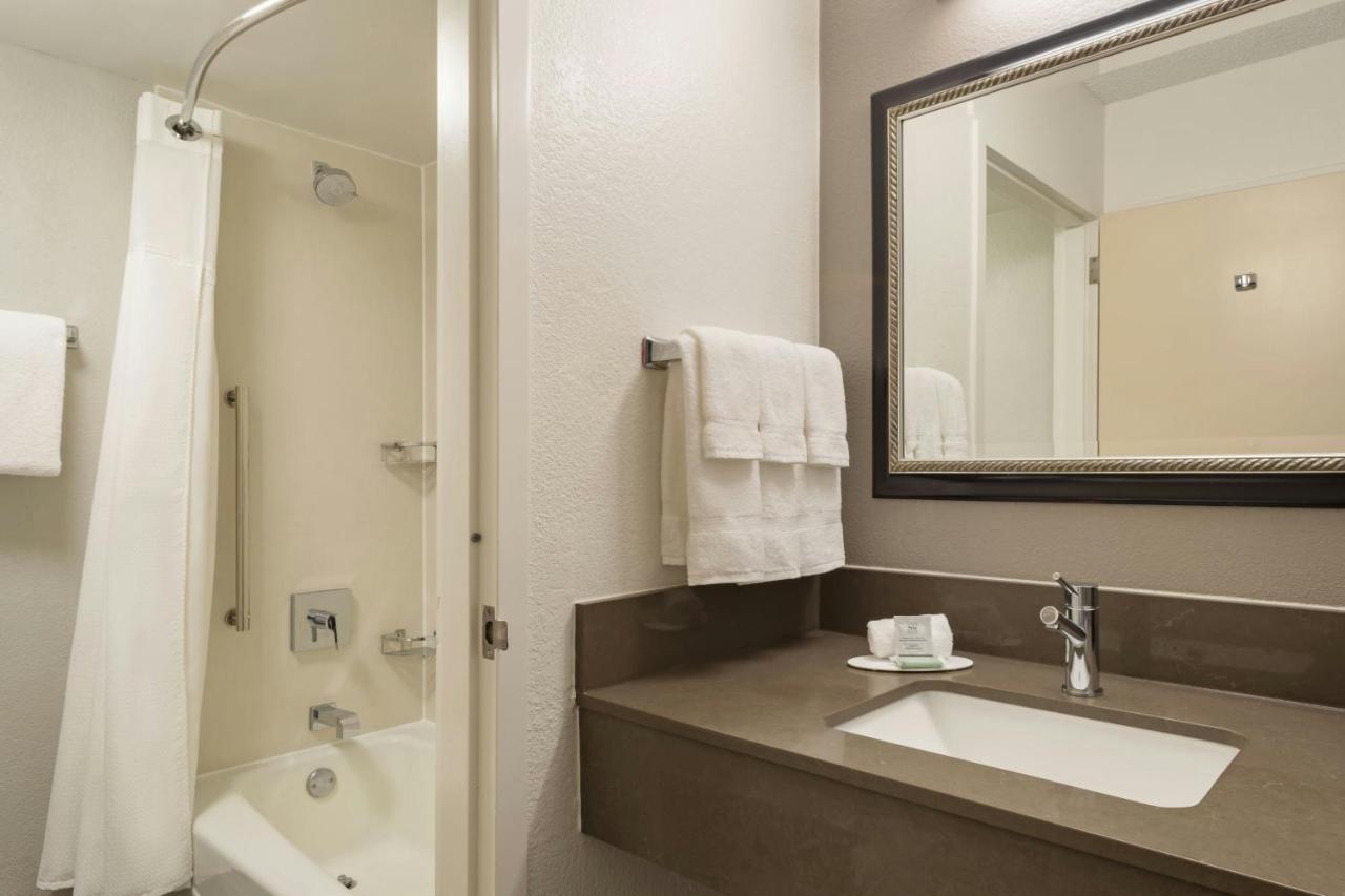 King Room at Courtyard by Marriott Anaheim Buena Park