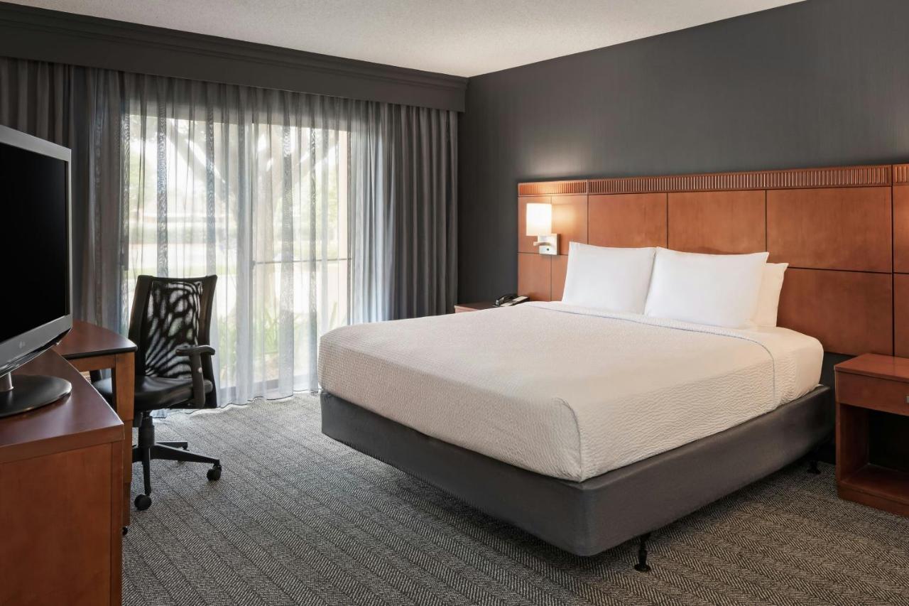 King Room at Courtyard by Marriott Anaheim Buena Park