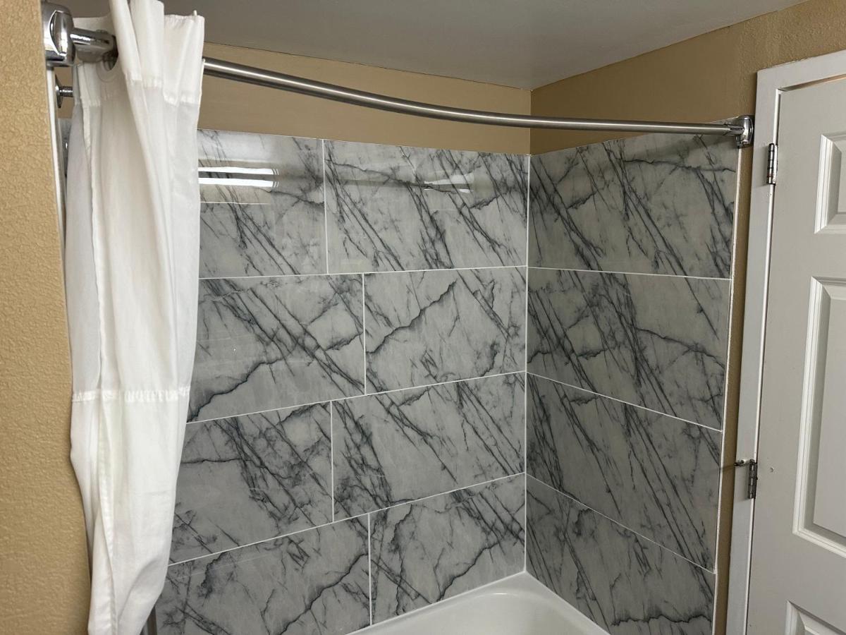 | Best Western Plus Harrisburg East Inn & Suites