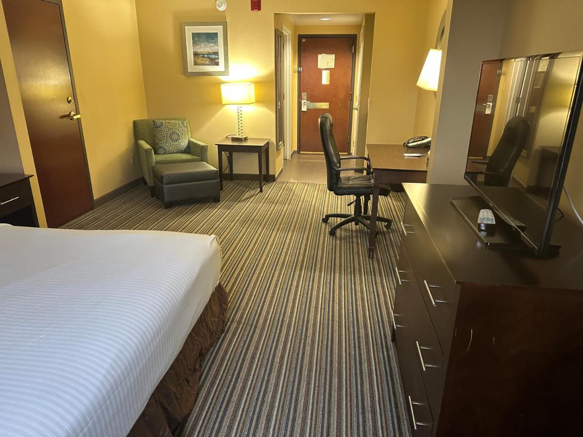 | Best Western Plus Harrisburg East Inn & Suites