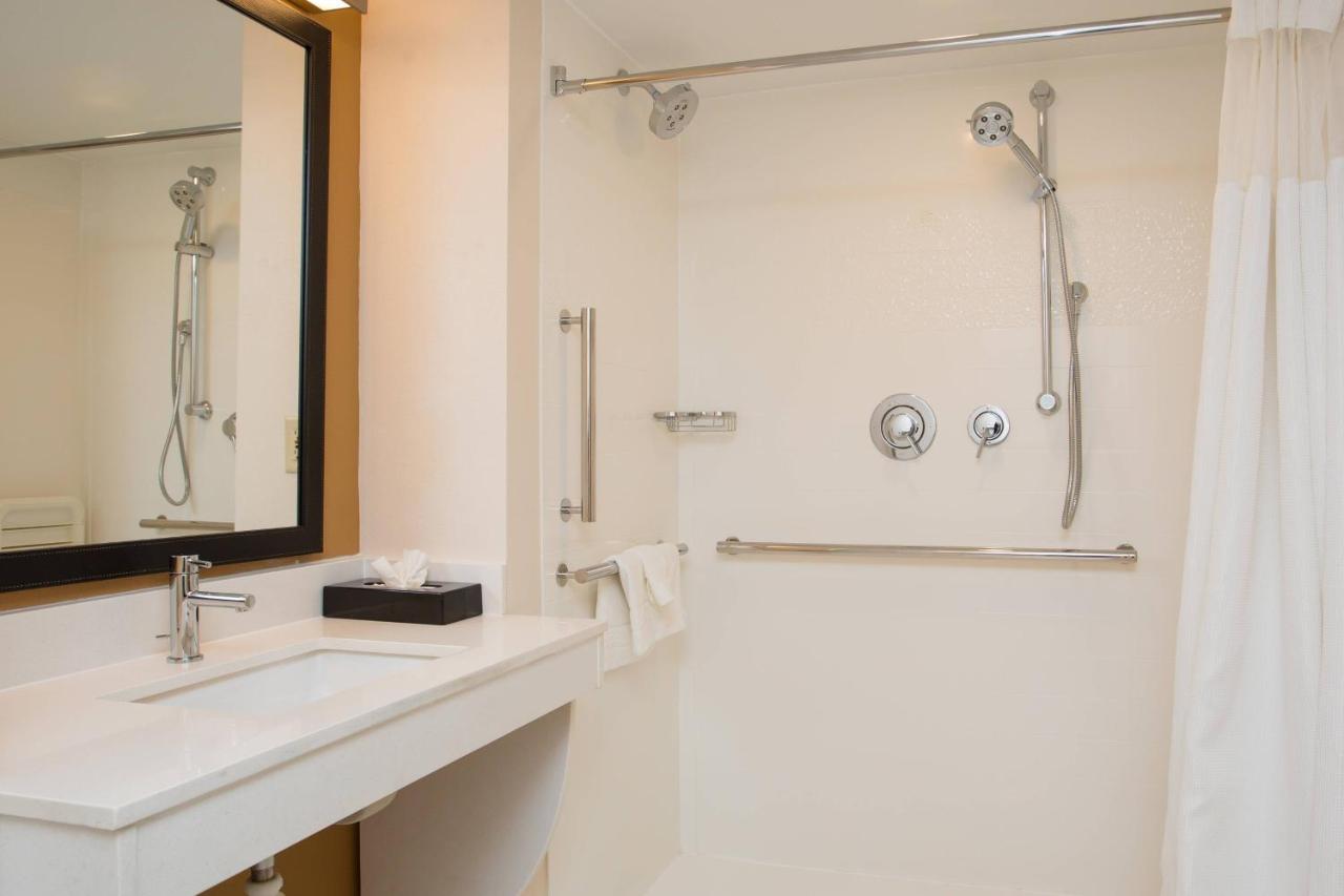 | Fairfield by Marriott Inn & Suites Raynham Middleborough/Plymouth